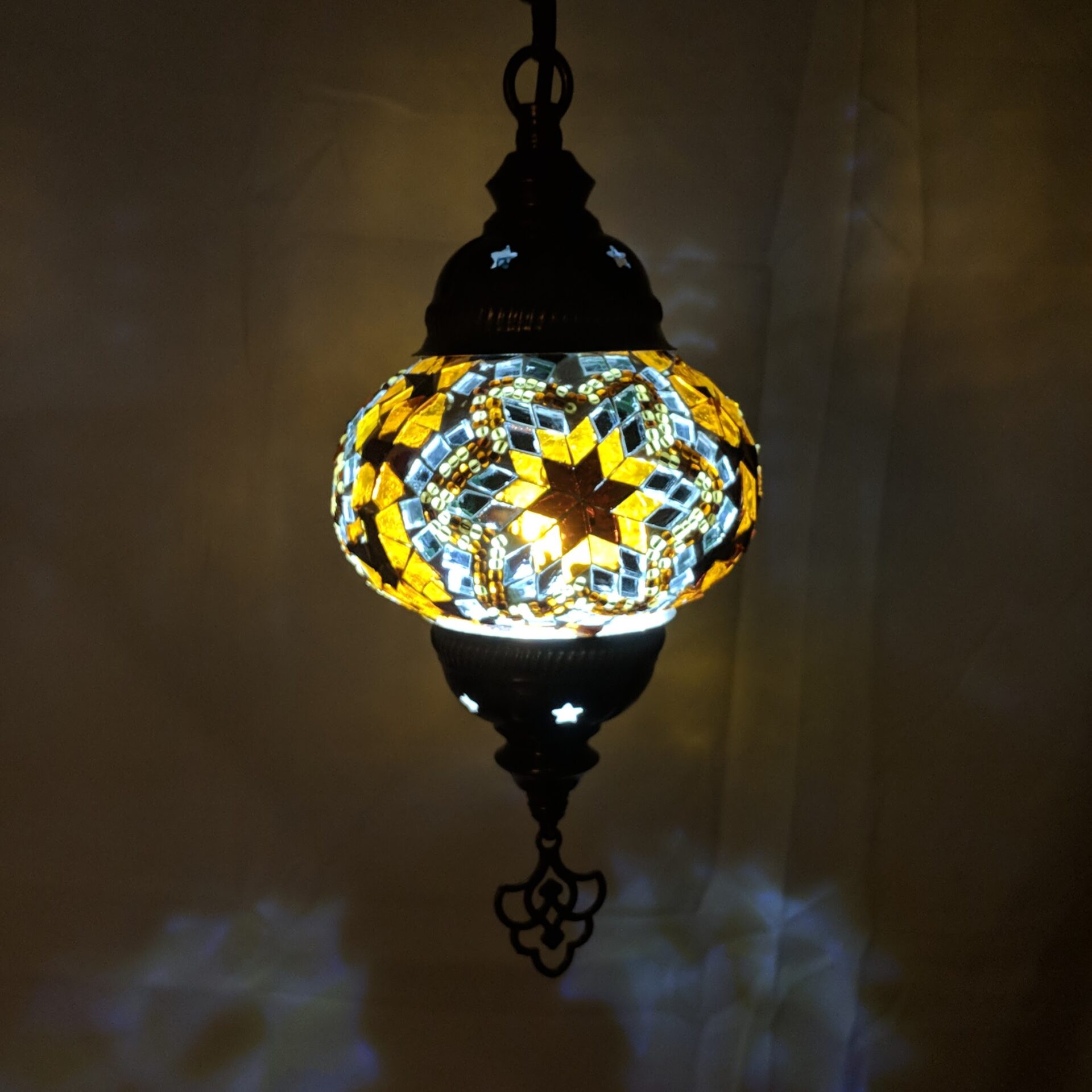 5 Globe Hanging Mosaic Lamps 5 Globe Hanging Mosaic Lamps